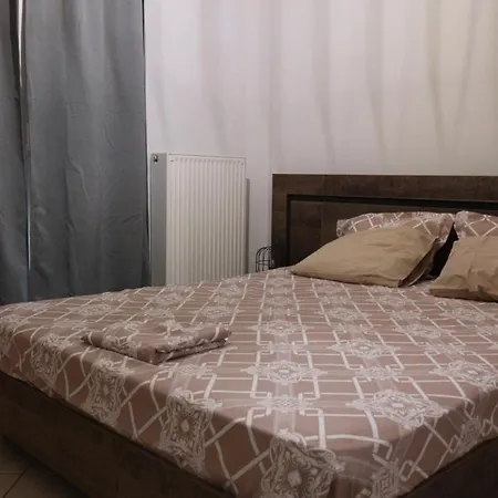 Apartmán όμορφο με αυλή