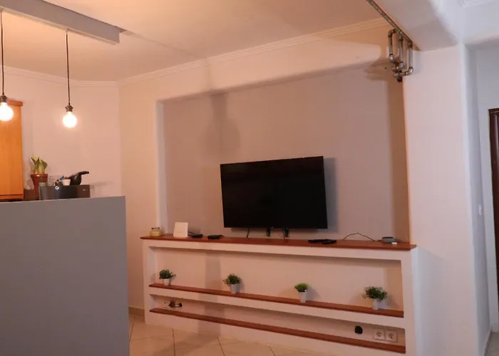 όμορφο με αυλή Daire Selanik